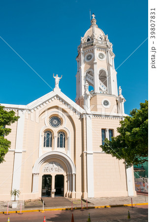 Facade of the San Francisco Church in old town Facade of the San Francisco Church in old town 39807831