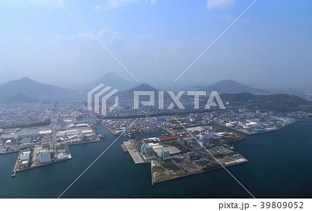 坂出港西埠頭地区(中央)から南、市街方向をみる 坂出港西埠頭地区(中央)から南、市街方向をみる 39809052