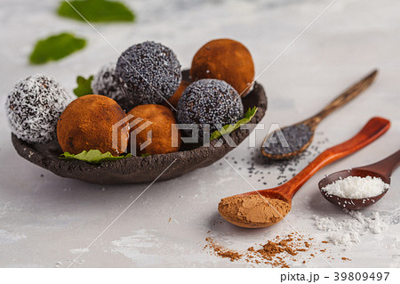 Homemade Healthy vegan Raw Energy Balls Homemade Healthy vegan Raw Energy Balls 39809497