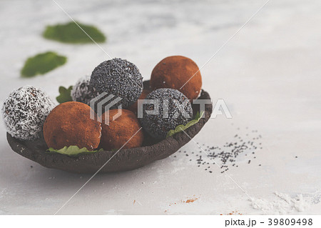 Homemade Healthy vegan Raw Energy Balls Homemade Healthy vegan Raw Energy Balls 39809498