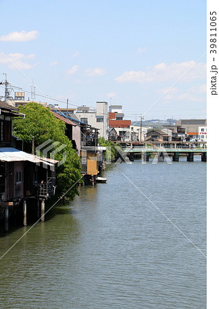 河川と町 河川と町 39811065