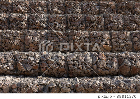 Rock wall protects mountain landslide 39811570