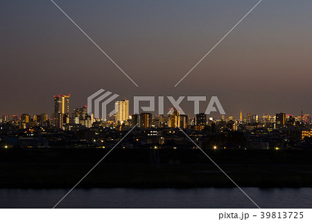 夕暮れ小岩の街並み 夕暮れ小岩の街並み 39813725