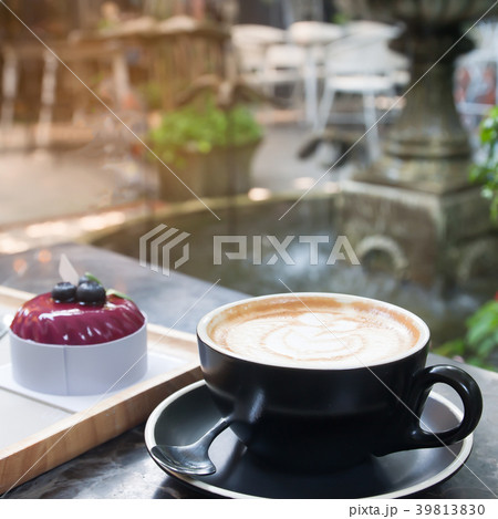 Hot coffee with latte art and cake with garden  39813830