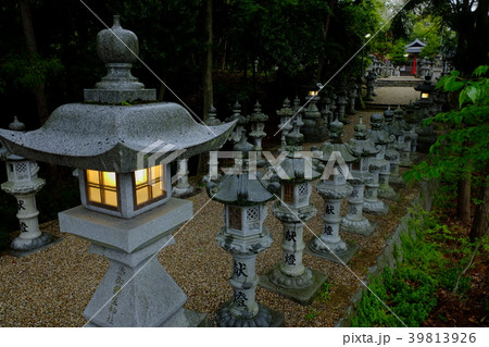 歌姫神社の灯籠（奈良市歌姫町） 39813926