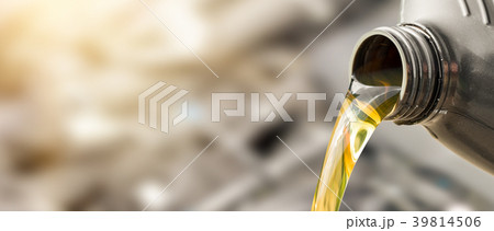 Motor oil pouring. 39814506