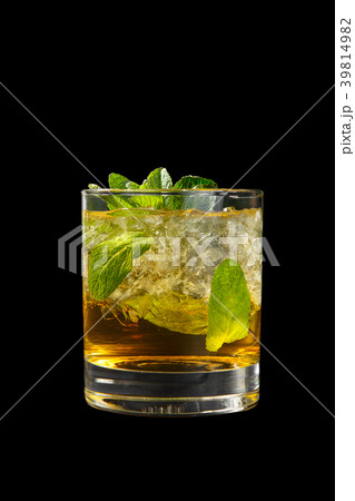 Summer cocktail on isolated black background 39814982