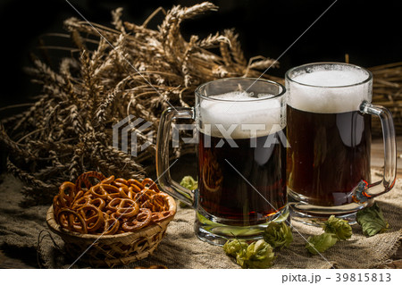 Couple beer mug with hop and pretzels on linen Couple beer mug with hop and pretzels on linen 39815813