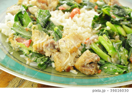 stir fried Chinese kale and crispy pork with chili 39816030