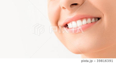 smile woman. White teeth on the master plan. 39816391