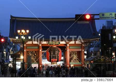 日本の東京都市景観 浅草寺の雷門など(夜景) 日本の東京都市景観 浅草寺の雷門など(夜景) 39817664