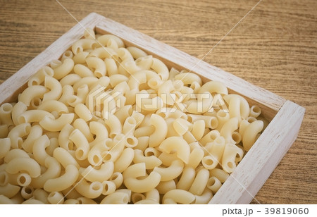 Elbow Macaroni or Gomiti Pasta in Wooden Tray Elbow Macaroni or Gomiti Pasta in Wooden Tray 39819060