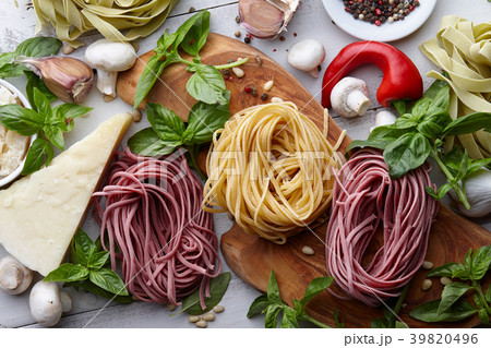 Raw homemade italian pasta cooking process 39820496