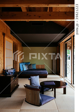Modern contemporary Japanese style living rooom 39821223