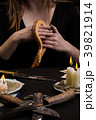 A woman will hold her hand to a snake 39821914