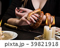 A woman will hold her hand to a snake 39821918