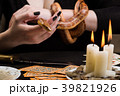 A woman will hold her hand to a snake 39821926