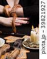 A woman will hold her hand to a snake 39821927