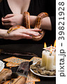 A woman will hold her hand to a snake 39821928