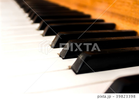 close-up of piano keys. close frontal view. 39823398