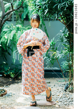 Lifestyle series: Asian woman in yukata Lifestyle series: Asian woman in yukata 39823685