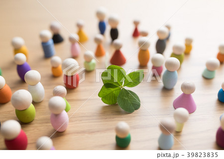 四葉のクローバー 39823835