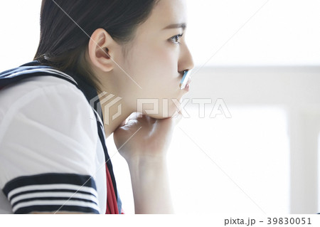 女子高生　勉強 39830051