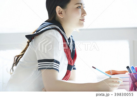 女子高生　勉強 39830055