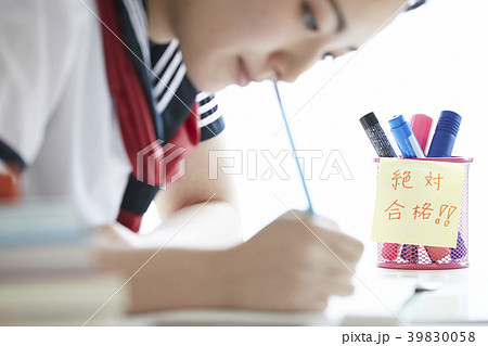 女子高生　勉強 39830058