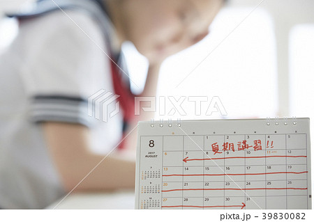 女子高生　勉強 39830082