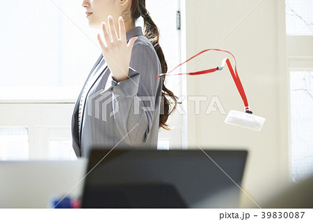 ビジネスウーマン　退職 39830087