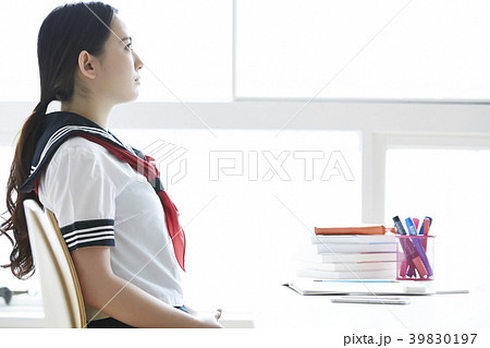 女子高生　勉強 39830197