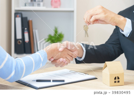 Woman say yes to sign loan contract to buying home 39830495
