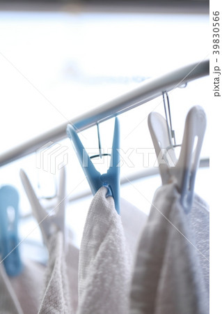 洗濯 (干す 空 タオル 洗濯バサミ ランドリー 物干し 衣類 ファッション 清潔 仕事 ビジネス) 39830566
