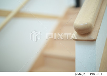 階段 (一軒家 一戸建て ハウス マイホーム 新築 住居 住宅 ライフスタイル 1F 2F 屋内) 39830612