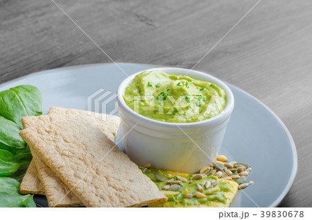Avocado-Buttermilk Green Goddess Dip 39830678