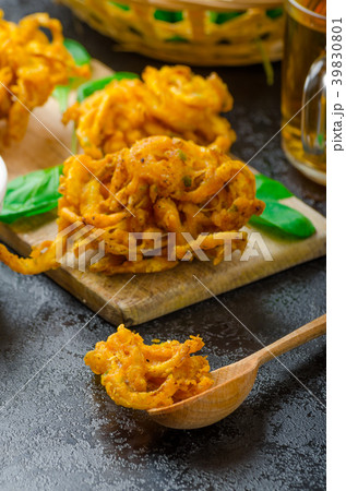 Crispy Onion Bhajis 39830801