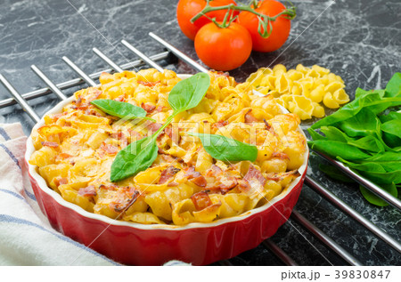 Baked homemade pasta with leeks, bacon and cream 39830847