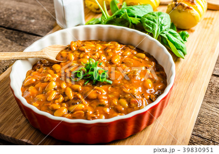 Spicy cowboy beans with hassleback potatoe with herbs Spicy cowboy beans with hassleback potatoe with herbs 39830951