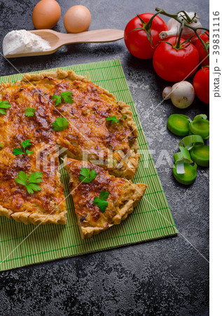 Home French quiche stuffed with mushrooms, tomato and leek Home French quiche stuffed with mushrooms, tomato and leek 39831116