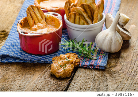 Tomato and cheese dip baked with crispy garlic toast Tomato and cheese dip baked with crispy garlic toast 39831167