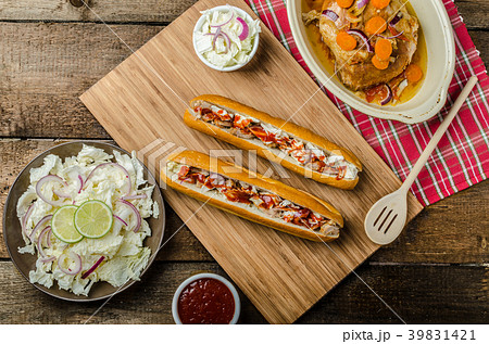 Pulled pork sandwich 39831421