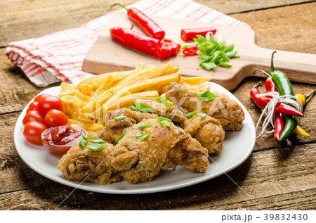 Fried chicken, chilli fries and dip 39832430