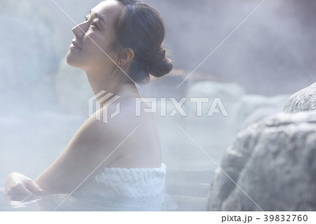 温泉　女性ポートレート 39832760
