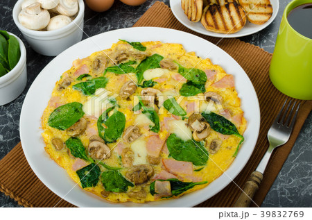 Frittata with ham, mushrooms and spinach Frittata with ham, mushrooms and spinach 39832769