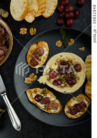 Brie cheese baked with nuts and grapes 39832848