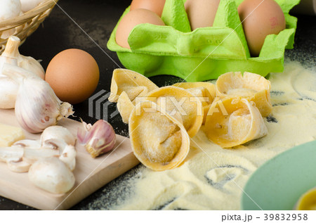 Pasta of the Italian semolina flour - Tortellini Pasta of the Italian semolina flour - Tortellini 39832958