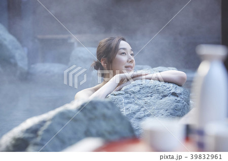 温泉　女性ポートレート 39832961