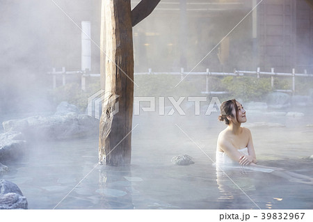 温泉　女性ポートレート 39832967
