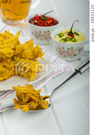 Onion bhajis, czech beer 39833120
